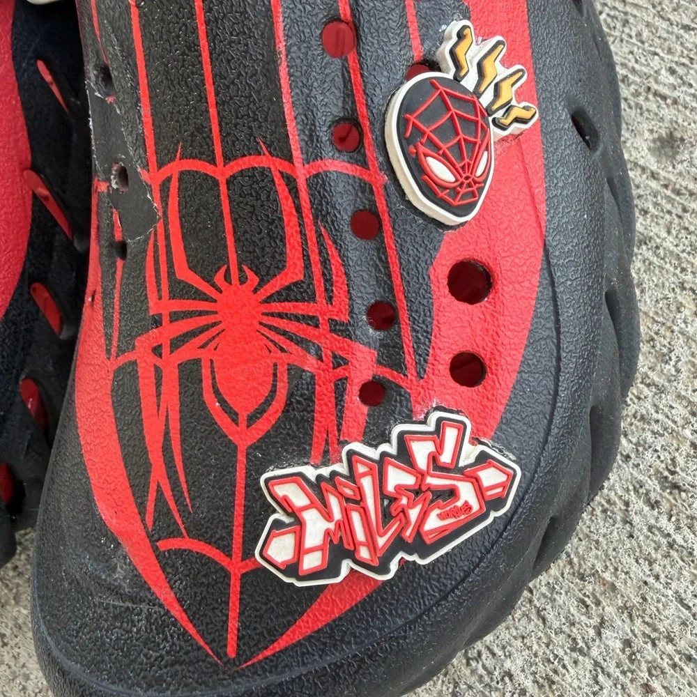 Crocs Team Spider-Man Echo Glow Clog - GLOW-IN-THE-DARK SPIDEY Kids Sz: J6 US